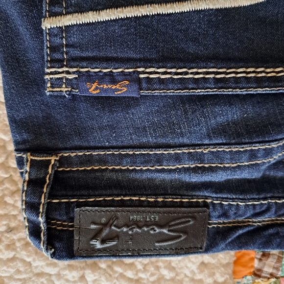 Women's Size 14 SEVEN7  Embroidered Rear Pockets w Contrast Stitching Jeans - Picture 7 of 7